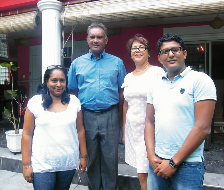 LA DEROBADE DE JEAN MARIE VIRAPOULLE LA DEROBADE DE JEAN MARIE VIRAPOULLE