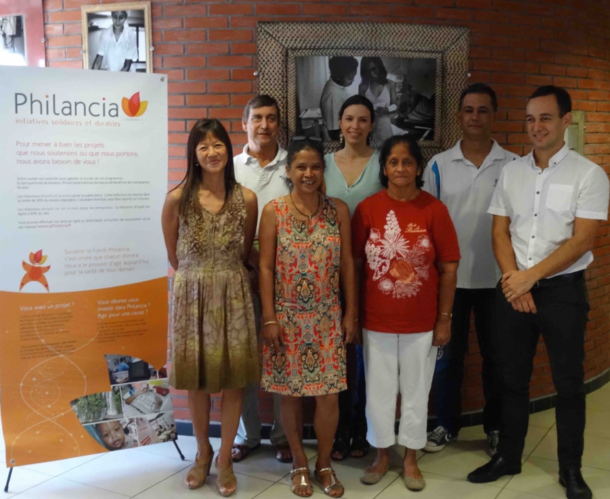 Marie-Rose Won Fah Hin, Déléguée Régionale de Philancia entourée des lauréats 2014 et d'un mécène Marie-Rose Won Fah Hin, Déléguée Régionale de Philancia entourée des lauréats 2014 et d'un mécène