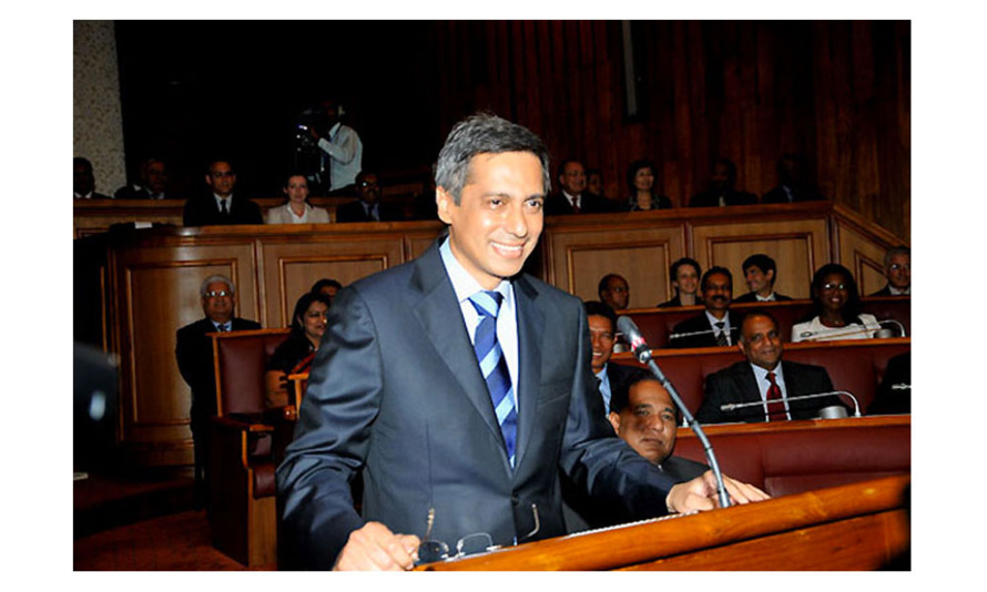 Visite de courtoisie du Vice Ministre du Tourisme de la République de Maurice, Xavier DUVAL à l'Hôtel de Région Visite de courtoisie du Vice Ministre du Tourisme de la République de Maurice, Xavier DUVAL à l'Hôtel de Région