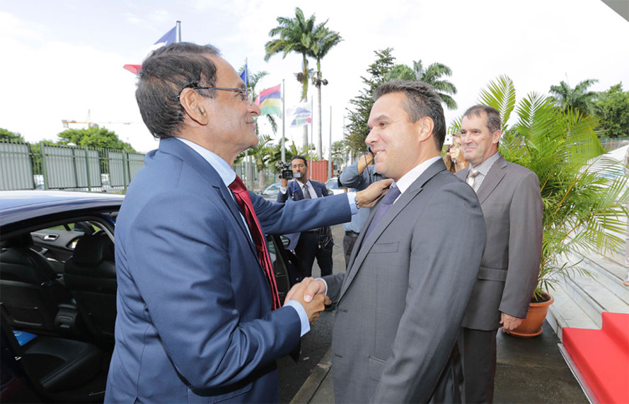 RENCONTRE ENTRE LE PRÉSIDENT DE REGION ET LE MINISTRE DES FINANCES DE MAURICE RENCONTRE ENTRE LE PRÉSIDENT DE REGION ET LE MINISTRE DES FINANCES DE MAURICE