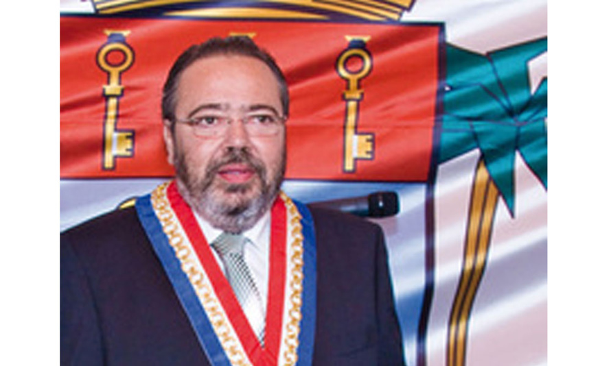 Michel Fontaine reste le Maire de SAint-Pierre Michel Fontaine reste le Maire de SAint-Pierre