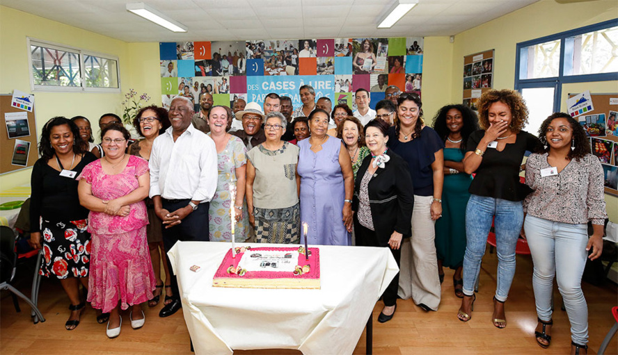 DES CASES A LIRE PARTOUT DANS L’ÎLE  DES CASES A LIRE PARTOUT DANS L’ÎLE 