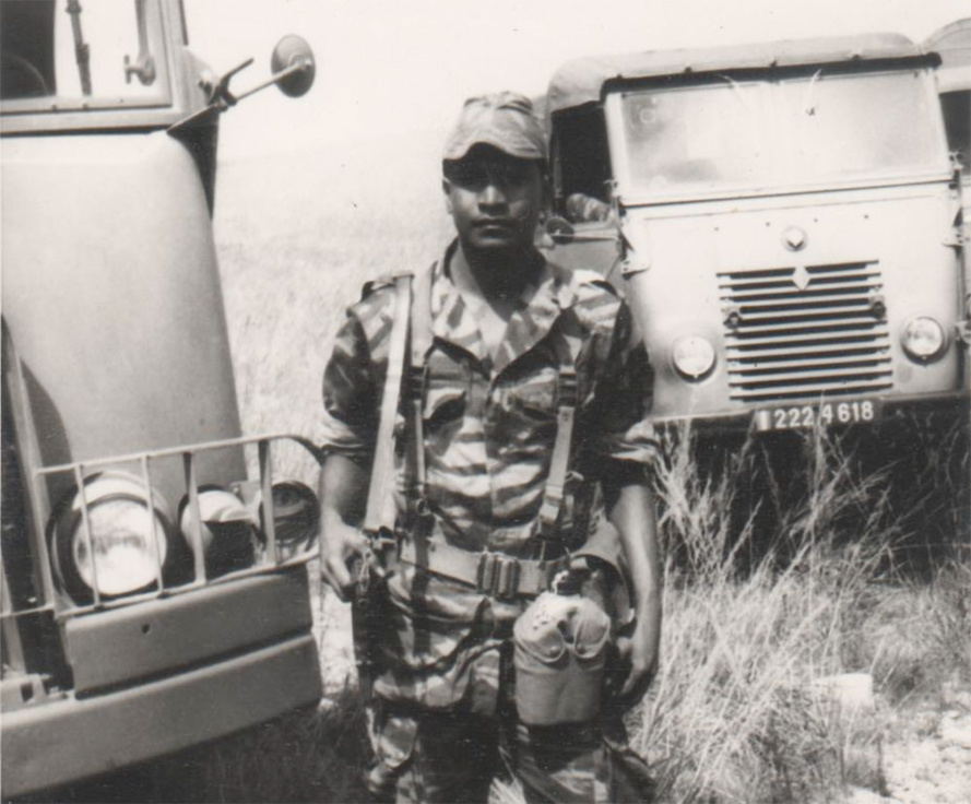 Jean Claude Comorassamy affecté au 2ème RPIMa en 1973 en manœuvre dans les rizières à Madagascar.