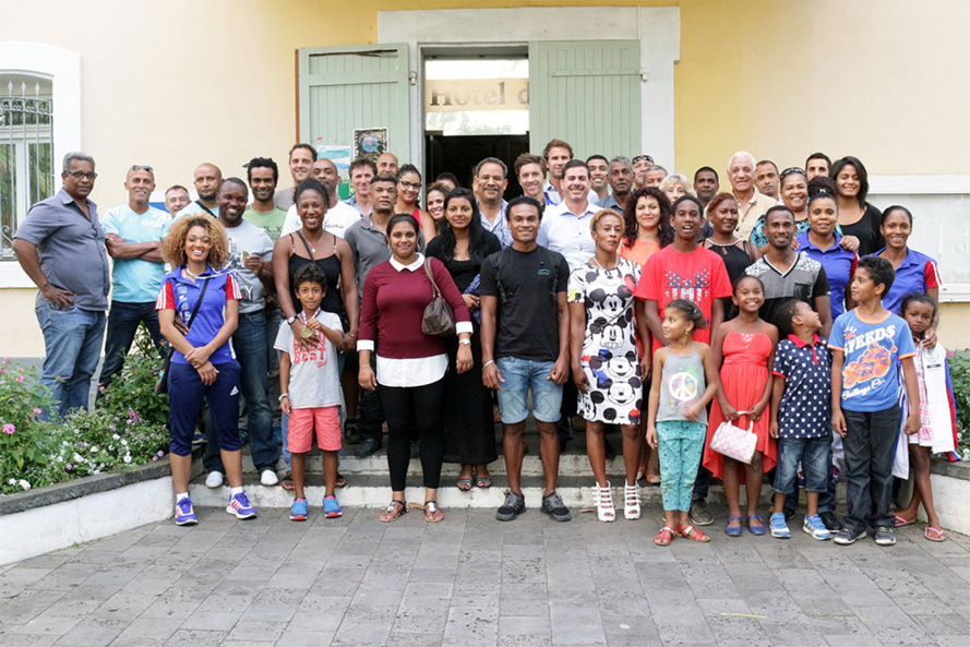 Joseph SINIMALÉ et la ville de Saint-Paul remercient les athlètes Saint-Paulois Joseph SINIMALÉ et la ville de Saint-Paul remercient les athlètes Saint-Paulois
