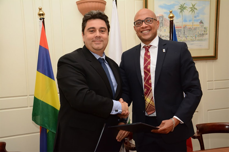 Pascal VIROLEAU, Directeur de l’Association des Iles Vanille et Fahmy THABIT, Président de l’UCCIOI Pascal VIROLEAU, Directeur de l’Association des Iles Vanille et Fahmy THABIT, Président de l’UCCIOI