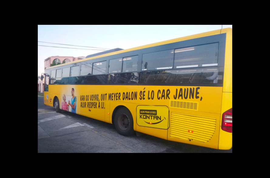 ​DEBOUT DANS LE BUS : SCANDALEUX