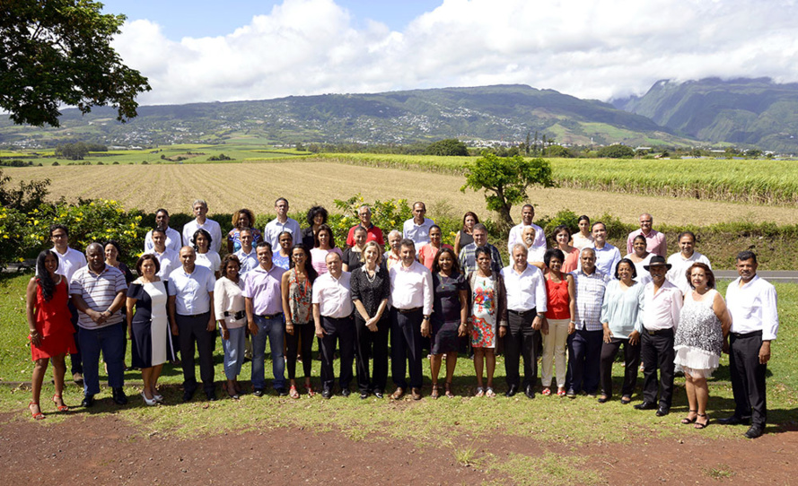 POUR UNE RÉUNION NOUVELLE... POUR UNE RÉUNION NOUVELLE...