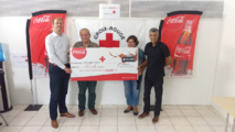 Coca-Cola : Partaz avec la Délégation Territoriale de la Croix Rouge Française à La Réunion et lui reverse 10 000 euros Coca-Cola : Partaz avec la Délégation Territoriale de la Croix Rouge Française à La Réunion et lui reverse 10 000 euros