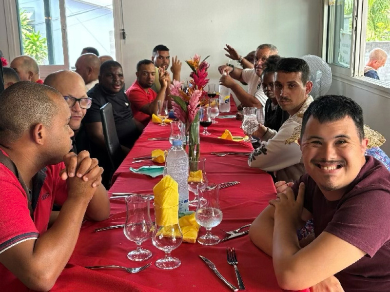 Sortie à Sainte Rose pour le foyer Arc en ciel, de la joie et de la bonne humeur. Sortie à Sainte Rose pour le foyer Arc en ciel, de la joie et de la bonne humeur.