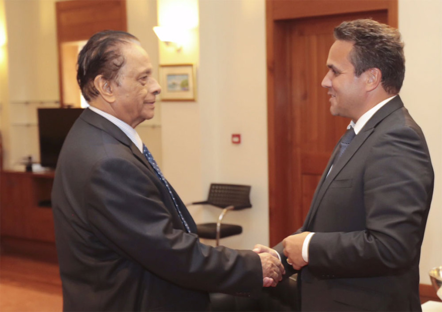 Coopération / Premier déplacement du nouveau Président dans l'océan Indien Aérien et maritime : Didier Robert veut connecter les îles et dynamiser le tourisme Coopération / Premier déplacement du nouveau Président dans l'océan Indien Aérien et maritime : Didier Robert veut connecter les îles et dynamiser le tourisme