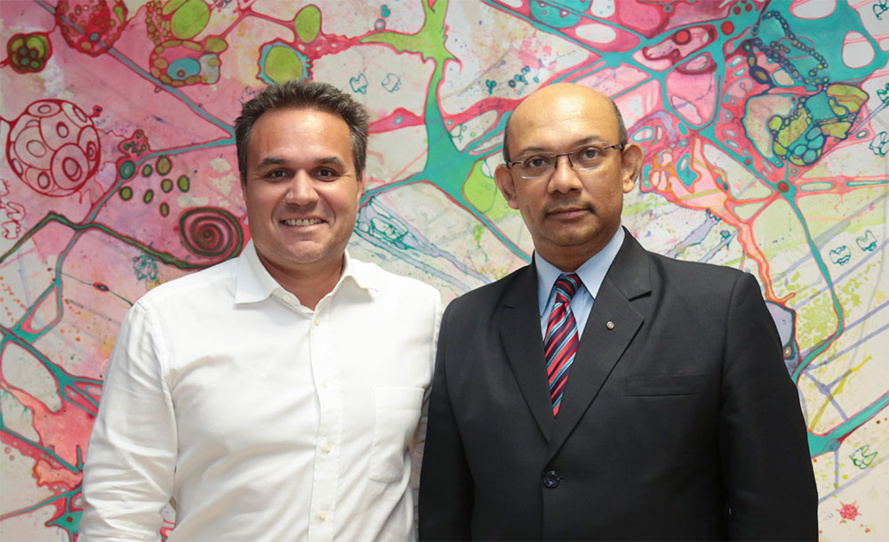 Le Président de Région recoit le Ministre des affaires étrangères de La République de Maurice Le Président de Région recoit le Ministre des affaires étrangères de La République de Maurice