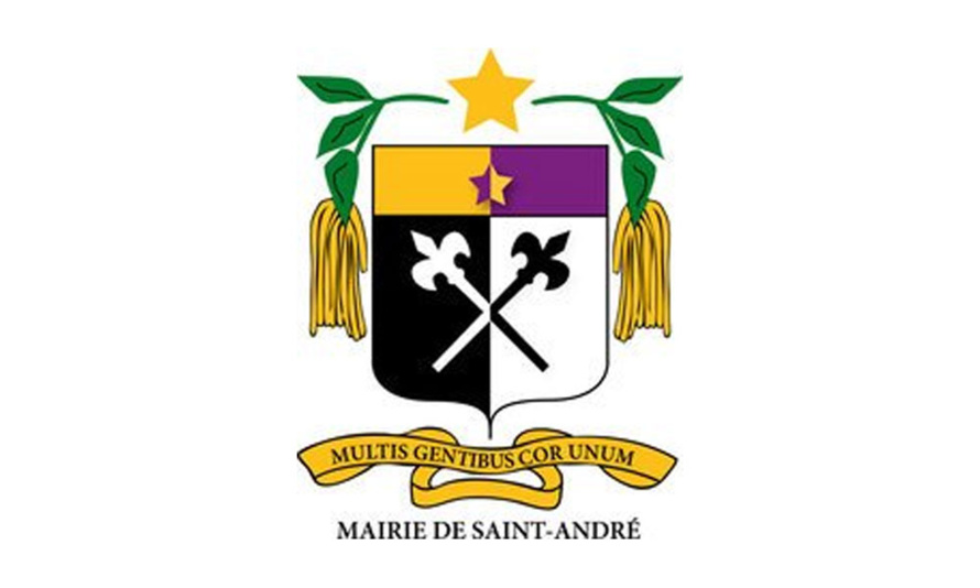 VERS LA FIN DU MARCHE DES PRODUCTEURS, A SAINT-ANDRE. VERS LA FIN DU MARCHE DES PRODUCTEURS, A SAINT-ANDRE.