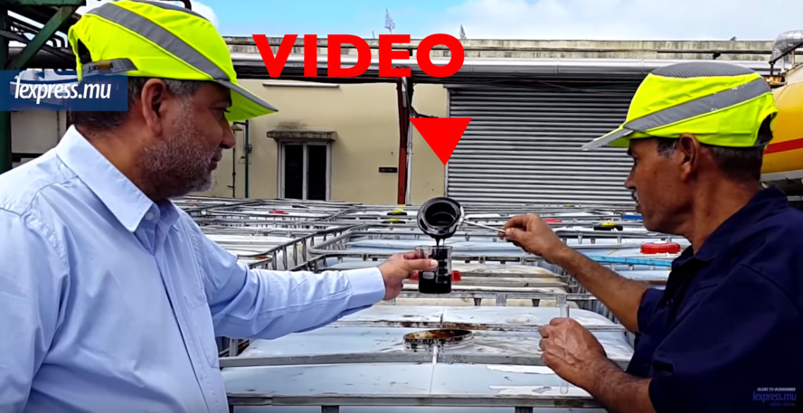 Gouttes de pétrole dans les eaux Mauriciennes Gouttes de pétrole dans les eaux Mauriciennes