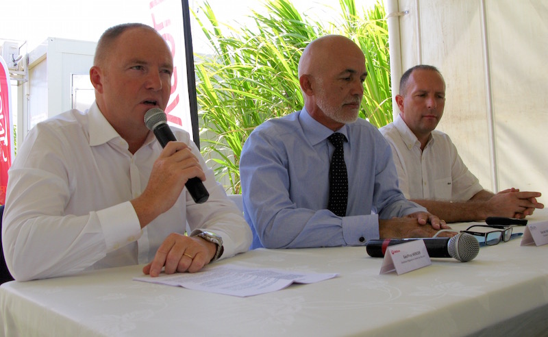 Geoffroy Mercier, Directeur Régional de Veolia Eau Réunion, Gérald Maillot, Président de la CINOR et Frédéric Feder, Responsable Scientifique du SOERE-PRO Réunion auprès du CIRAD.