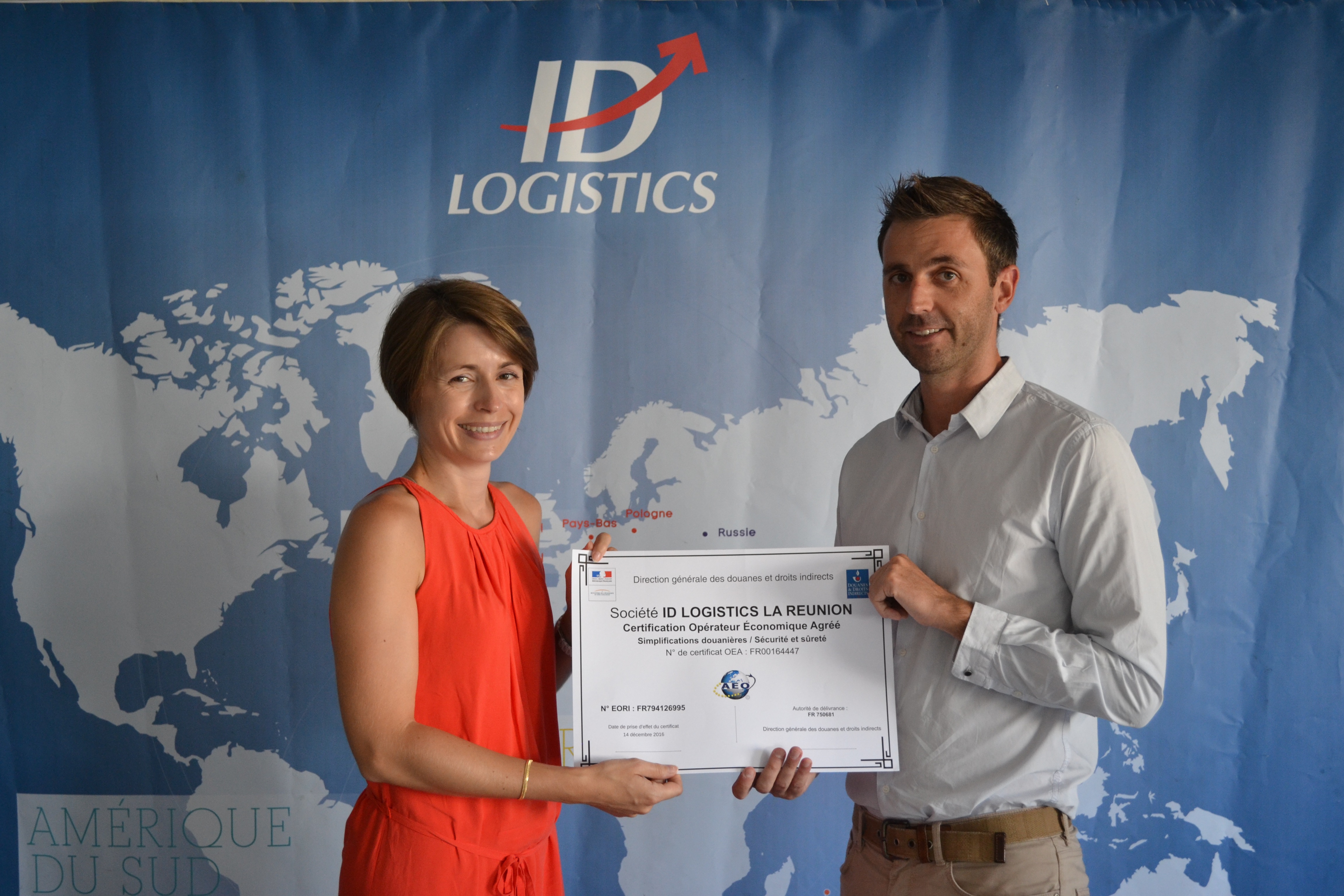 Julie Bonneau, Chef du Pôle économique des douanes de La Réunion et Jean-Francois Noel directeur d'IDLogistics Réunion