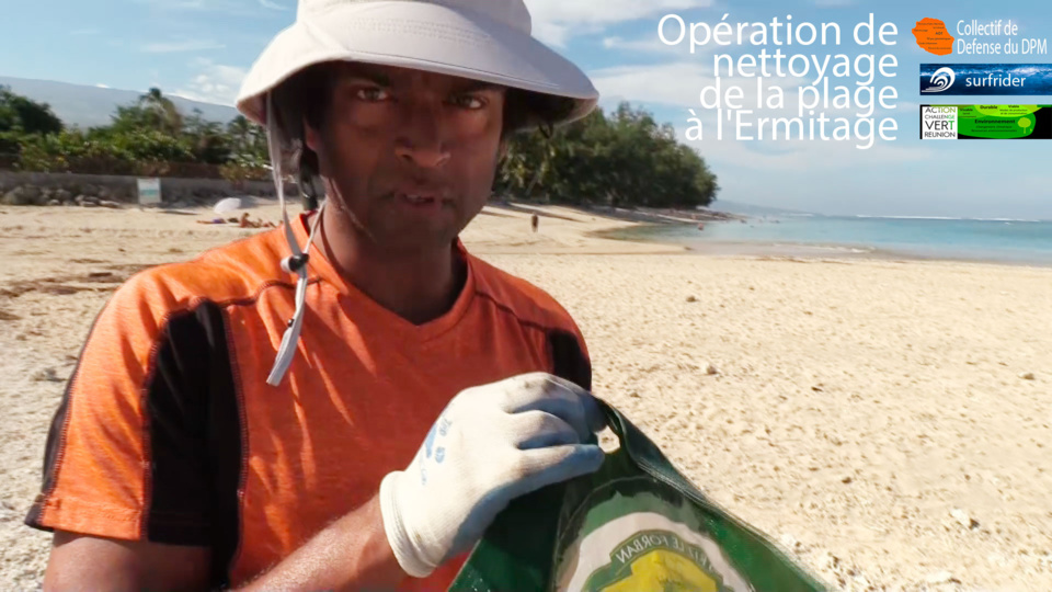 Opération de conscientisation sur la plage