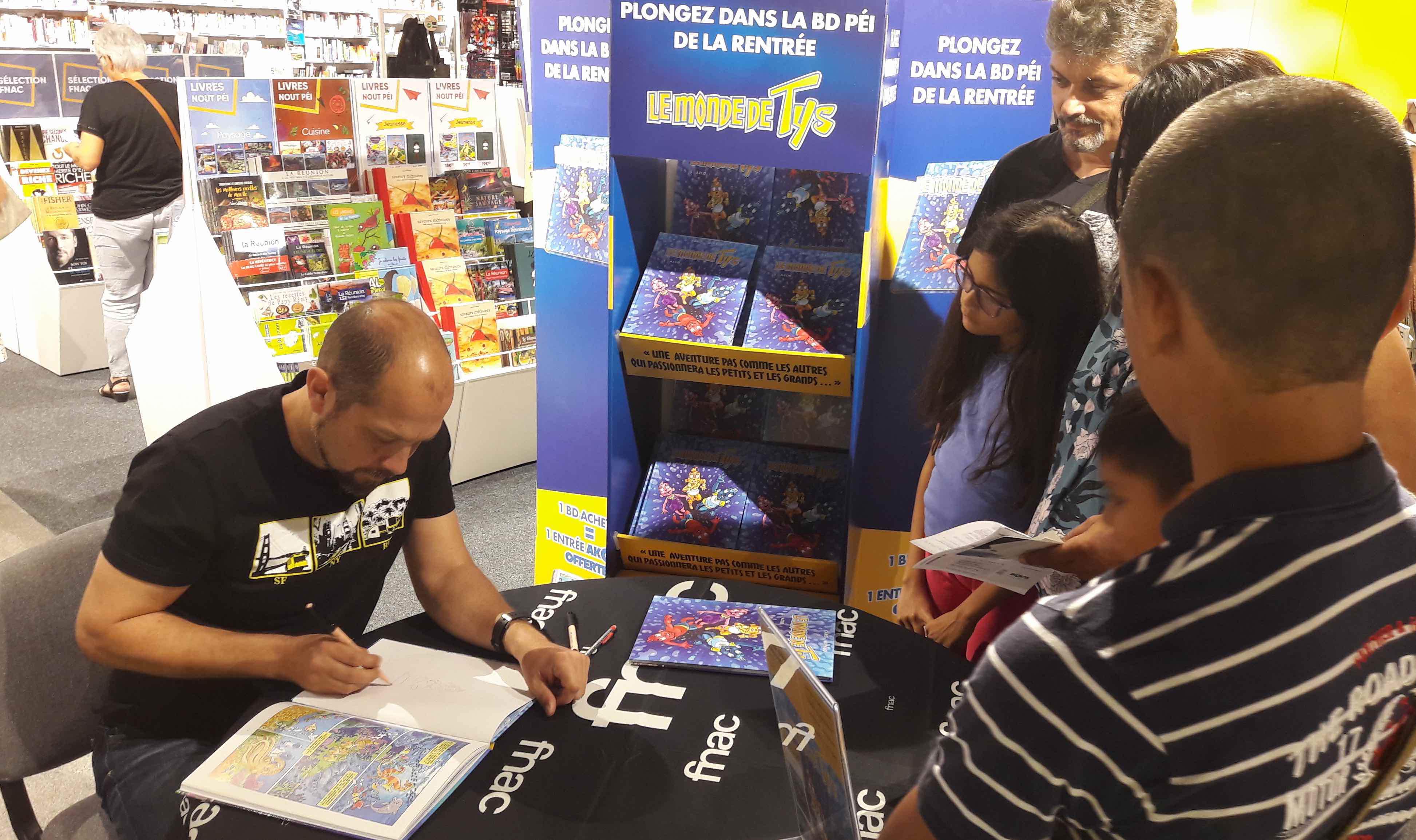 Olivier Giraud en séance de dédicace de la BD