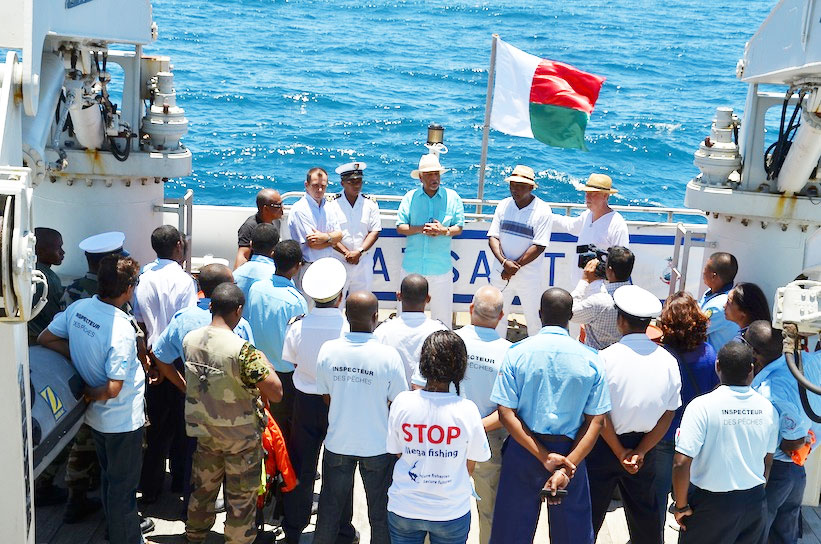 Lutte contre la pêche illégale Le Secrétaire général de la COI à bord du patrouilleur Atsantsa