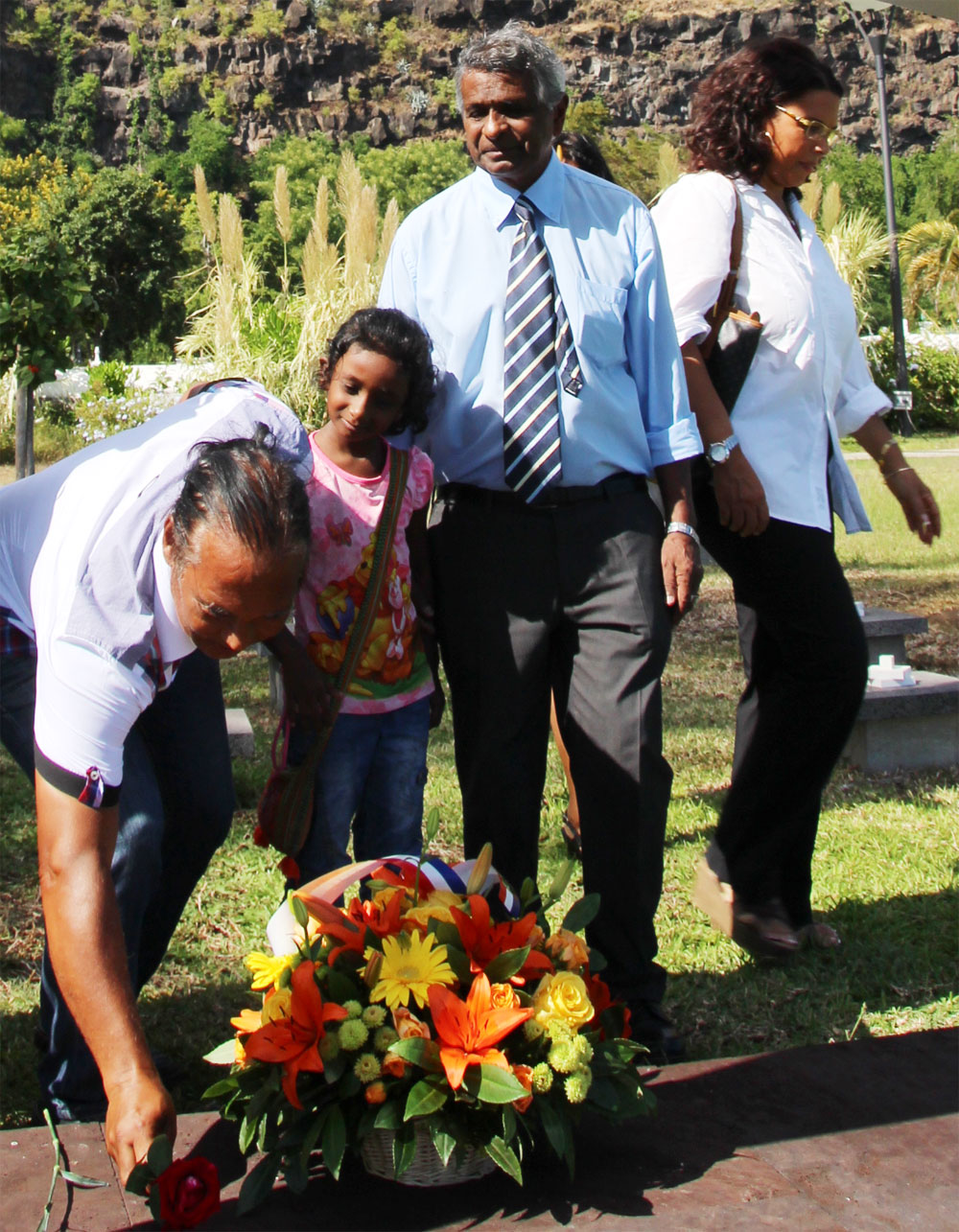 Le devoir de mémoire, un symbole fort pour Joseph Sinimalé