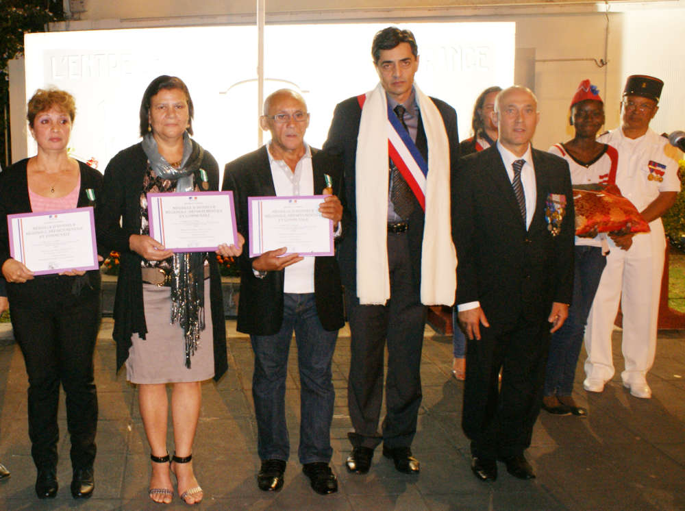 Sur la place du Monument aux morts