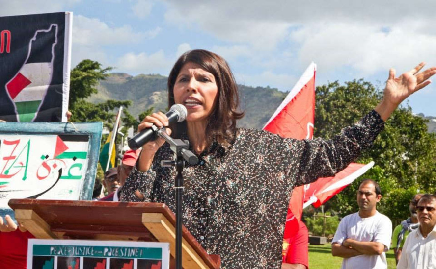 ​Nassimah Dindar bouchonne la Montagne !