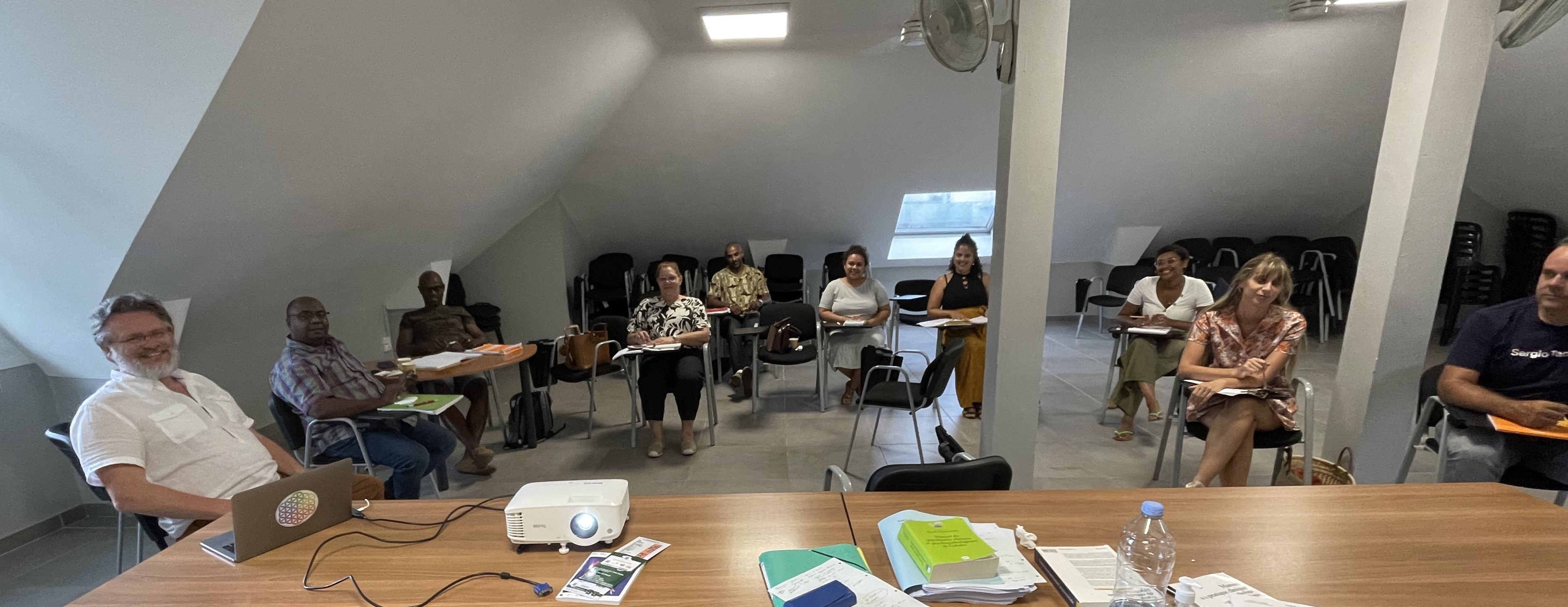 M. Brandibas, à droite , avec les stagiaires en perfectionnement , le 8 février 2024