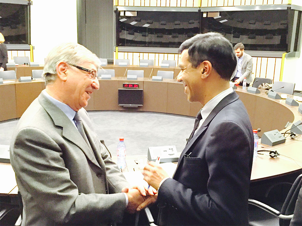 Karmenu Vella, Commissaire européen à l'environnement, aux affaires maritimes et à la pêche; Younous Omarjee, député européen