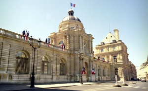 Le président du Sénat demande la suspension de la réforme territoriale à François Fillon