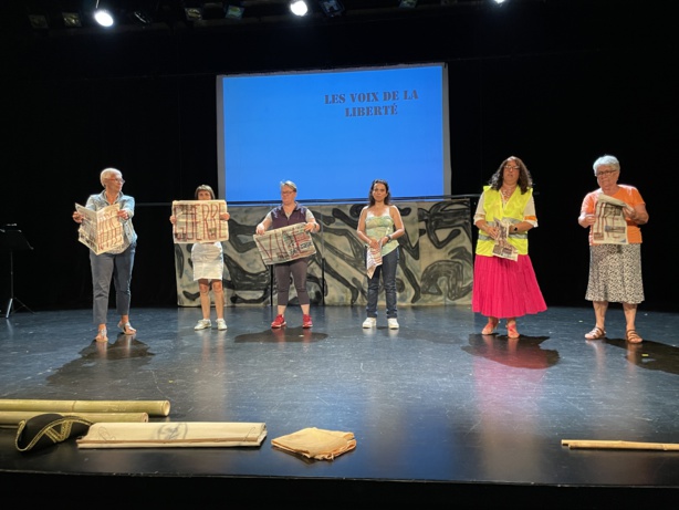 une partie du choeur des femmes en répétition une partie du choeur des femmes en répétition