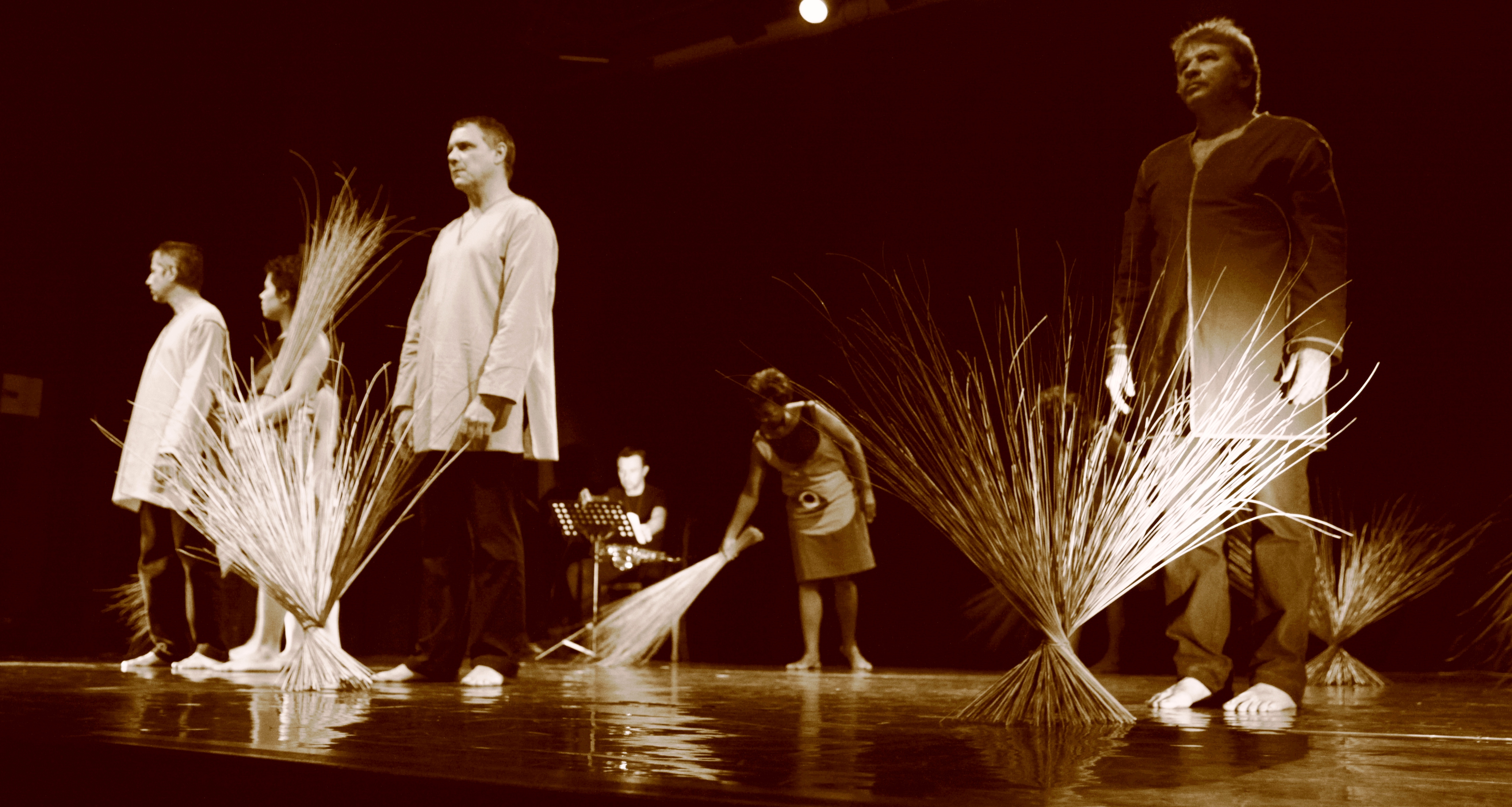 Taire de femmes, mise en scène Isabelle Bertil Taire de femmes, mise en scène Isabelle Bertil