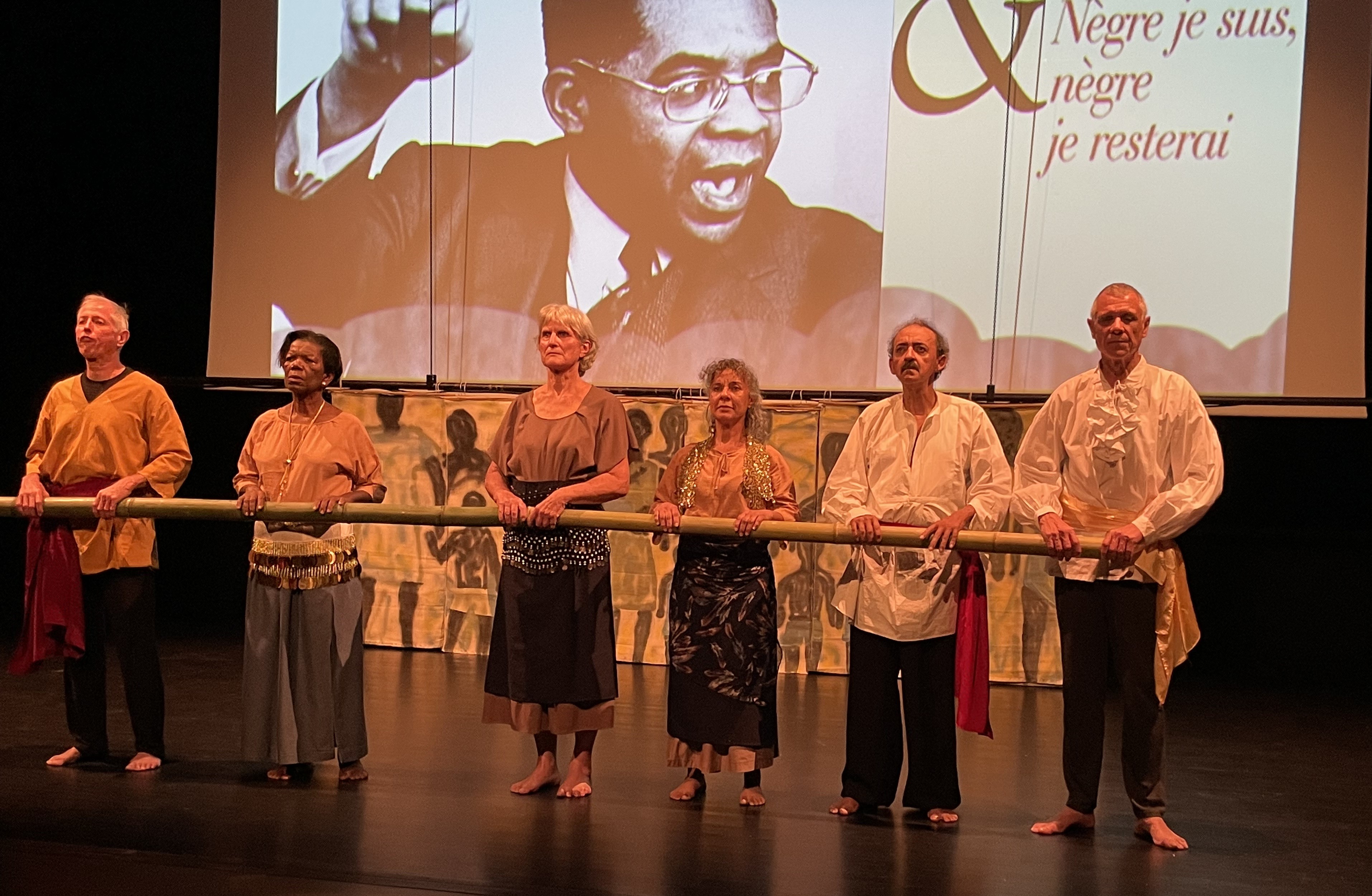 Spectacle associant chant, danse, musique, vidéo, textes poétiques